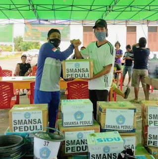 SMANSA Peduli, Serahkan Bantuan untuk Korban Kebakaran Sayut