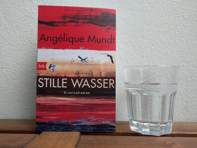 https://www.randomhouse.de/Taschenbuch/Stille-Wasser/Angelique-Mundt/btb-Taschenbuch/e523279.rhd