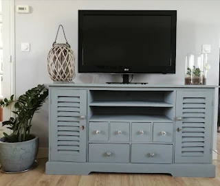 rénovation meuble bois exotique avec la peinture libéron gris