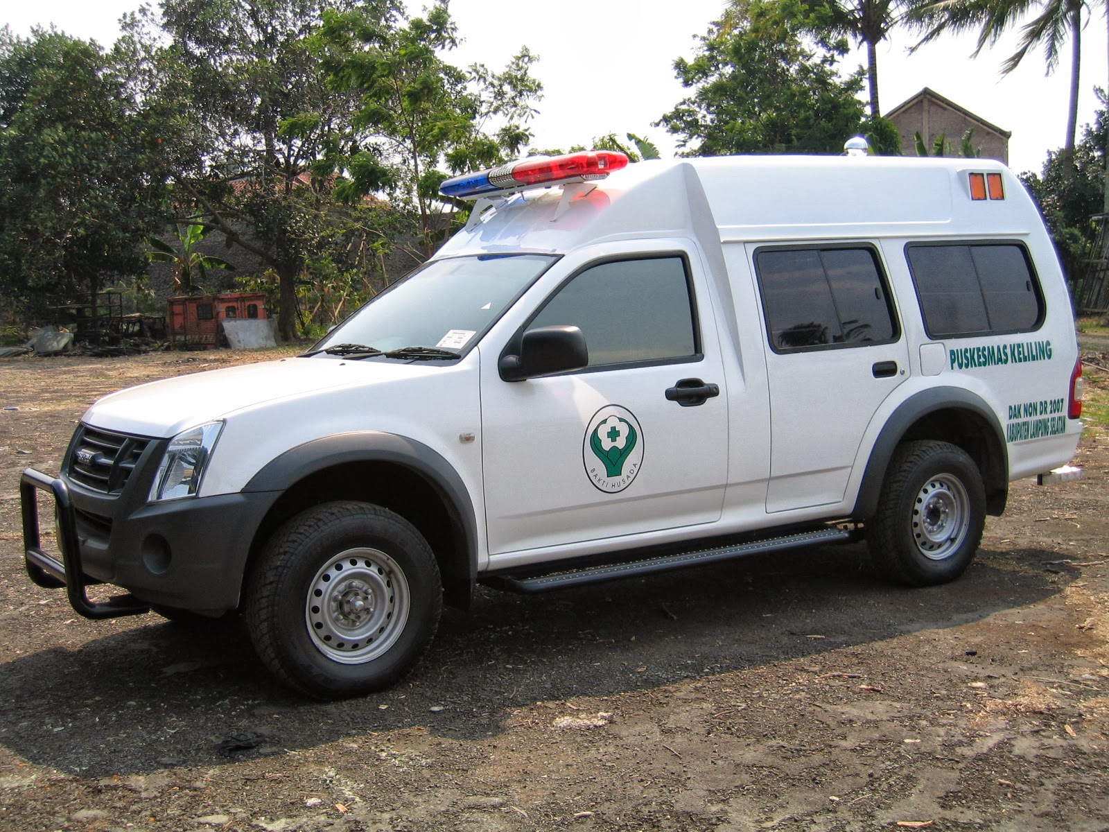 SPECIAL VEHICLES: MOBIL AMBULANCE