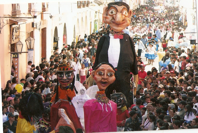 La Tropa de los Muñecones Ave Fénix Teatro Ayacucho - Perú