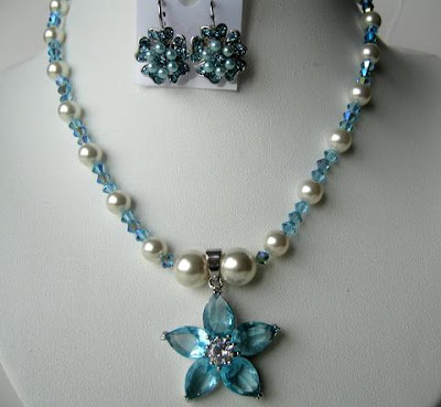 blue flower pendant necklace
