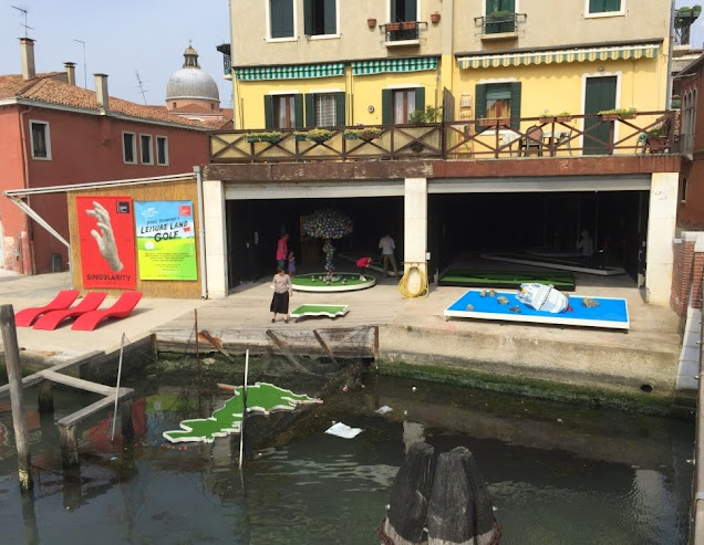 Doug Fishbone’s Leisure Land Golf in Venice. Photo by Gareth & Lurlyn Holmes, 2015