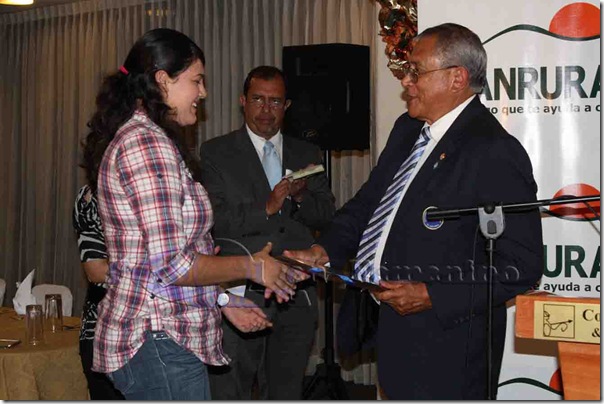 homenaje a Geraldine Solorzano mejor atleta del 2010