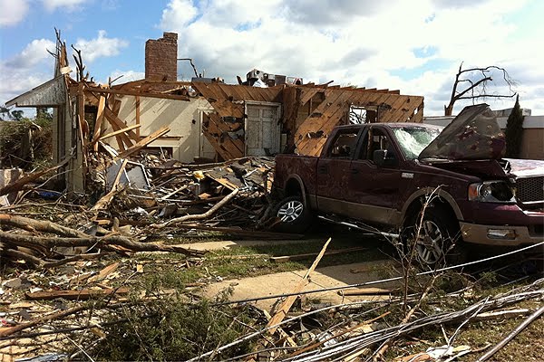 tuscaloosa tornado 2000. damage in Tuscaloosa two weeks