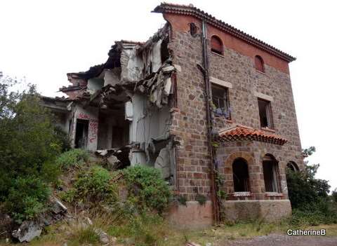 urbex-P.A.C.A.-maison-mutilée-corniche-d'or-jpg