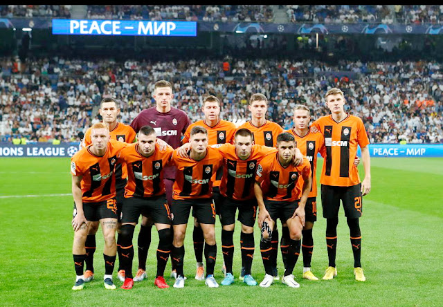 SHAKHTAR DONETSK. Temporada 2022-23. Taras Stepanenko, Anatoliy Trubin, Mykola Matviyenko, Valeriy Bondar, Mykhailo Mudryk, Artem Bondarenko. Yukhym Konoplia, Oleksandr Zubkov, Georgiy Sudakov, Bogdan Mykhaylichenko, Marián Shved. REAL MADRID C. F. 2 F. C.SHAKHTAR DONETSK 1 Miércoles 05/10/2022, 21:00 horas. Liga de Campeones de la UEFA, fase de grupos, Grupo F, jornada 3. Madrid, estadio Santiago Bernabéu: 56.011 espectadores. GOLES: 1-0: 13’, Rodrygo Goes. 2-0: 28’, Vinicius Júnior. 2-1: 39’, Oleksandr Zubkov.