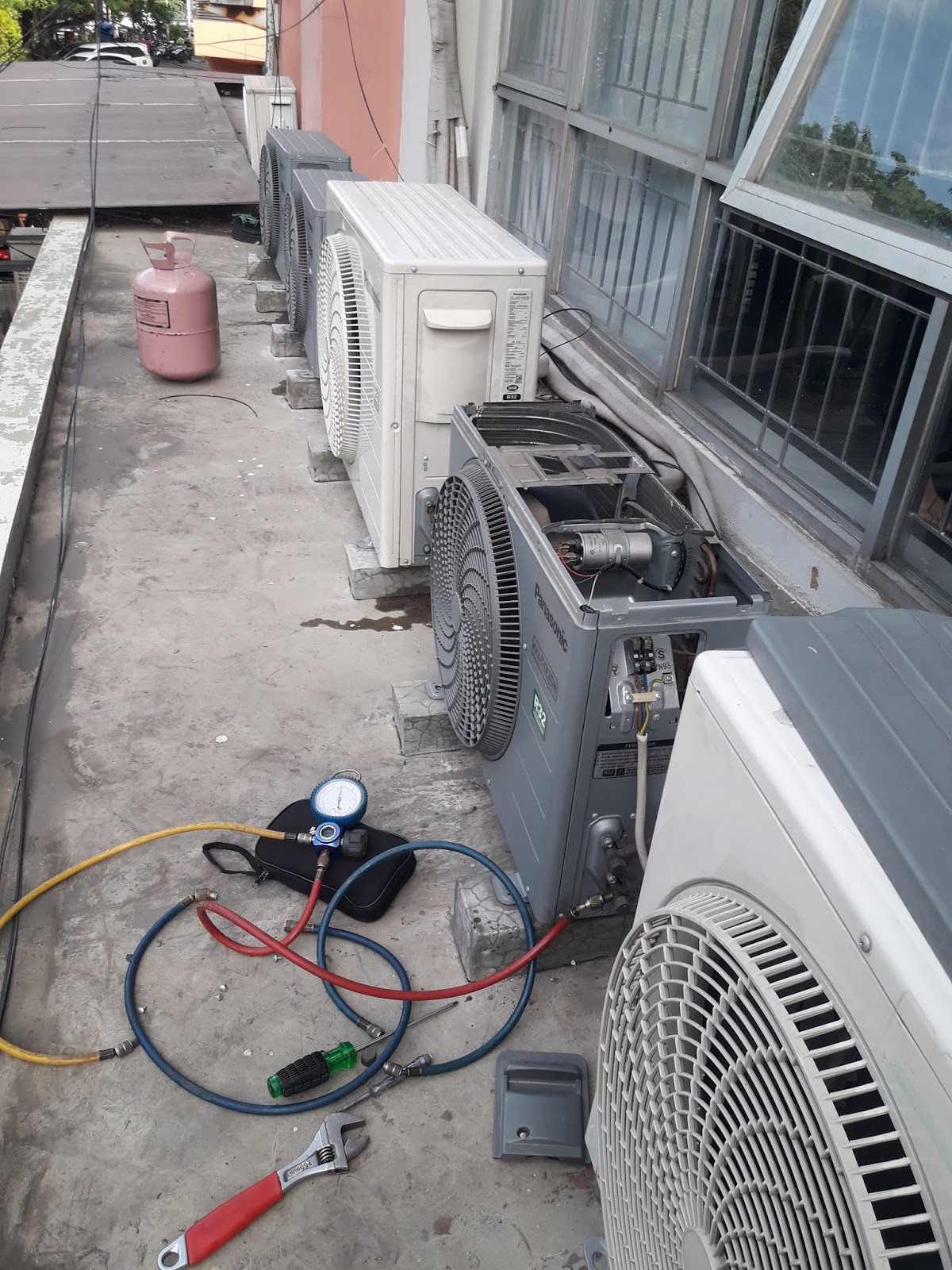 Service AC dan Kulkas di Taman Royal, Cipondoh, Poris