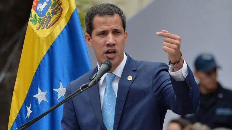 FBI investiga a colaboradores de Guaidó por malversación