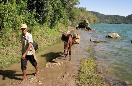 adalah danau terbesar di Nusa Tenggara Timur dan memiliki potensi ekowisata yang menarik  Buat Yang Suka Petualangan! Bisa  Datang ke Danau Sano Nggoang NTT