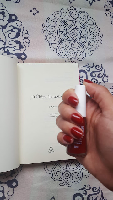 Esmaltes e Livros