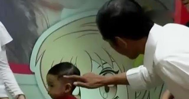 VIDEO Intip Keseruan Jokowi Temani Cucu Potong  Rambut  di  