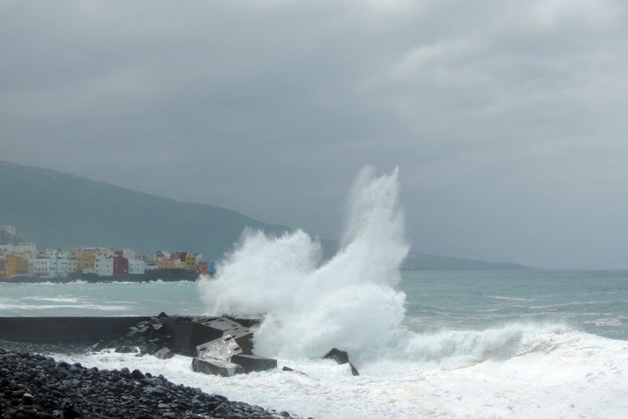Puerto_Cruz_Riesen_Welle