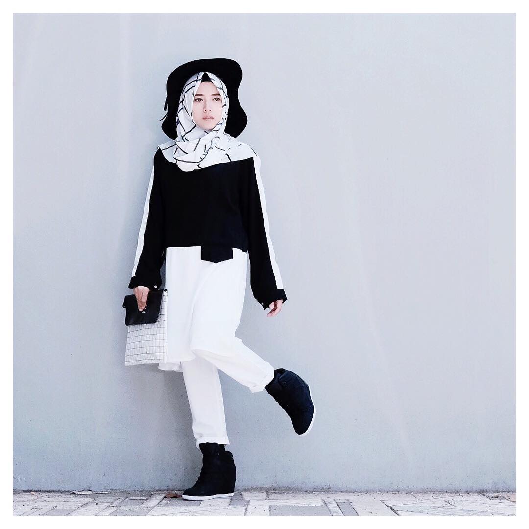  298 Kartun  Hijab  Dari Samping  Plazzzza