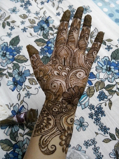 simple mehndi design for hands
