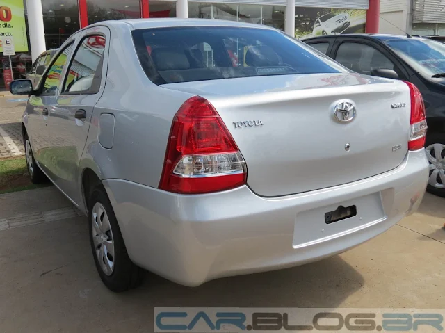 Toyota Etios Sedan XS 1.5 Prata