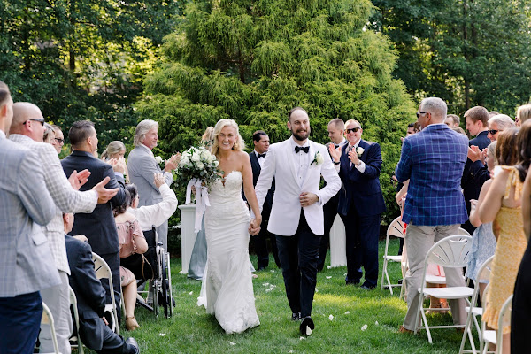 Backyard Summer Wedding in Edgewater, MD photographed by Maryland Wedding Photographer Heather Ryan Photography