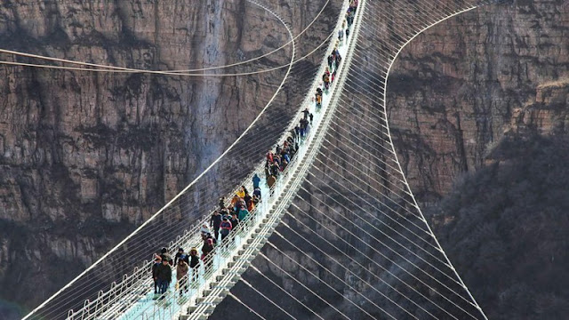 Berikut Ini Merupakan Jembatan Kaca Terpanjang Di Dunia, Yang Punya Nyali Silahkan Kunjungi ...