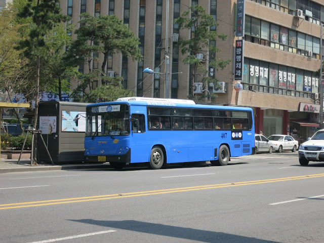 Hyundai Bus @Dongdaemun 2013 Korea Trip (韓國之旅) @Dongdaemun (東大門 - 흥인지문) #