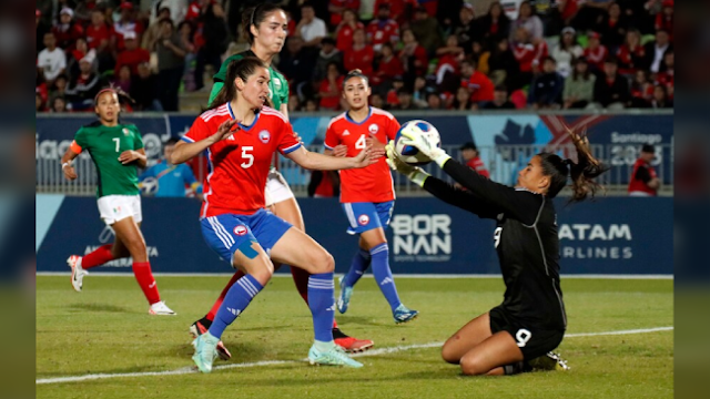 Sem goleiras, o Chile improvisou uma atacante de 1,68m na final do