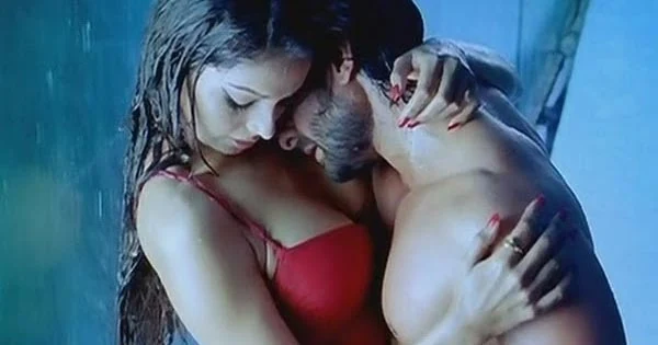 bipasha basu hot scene video race