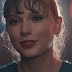 Taylor Swift descobre as vantagens de ser invisível no clipe de "Delicate"