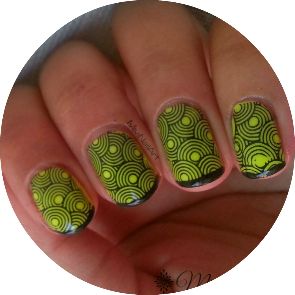 http://mivinailart.blogspot.com.es/2014/09/manicura-amarillo-estampado-negro.html#