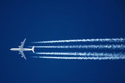 Jenis Pesawat on Pesawat Jenis Yang Berbeda Bisa Menghasilkan Contrail Yang Berbeda