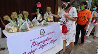Program Siger Serentak, Bhayangkari Cabang Kota Bandarlampung Bagikan Sayur Gratis