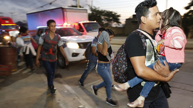 Hondureños inician nueva caravana hacia USA huyendo de pobreza.