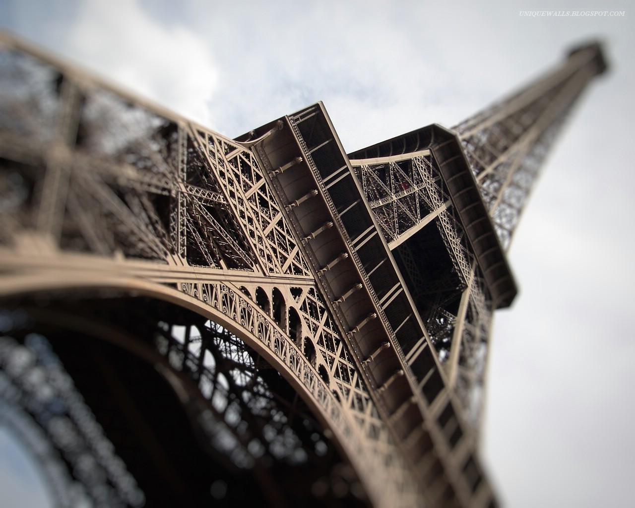 Gambar Wallpaper Animasi Menara Eiffel Gudang Wallpaper
