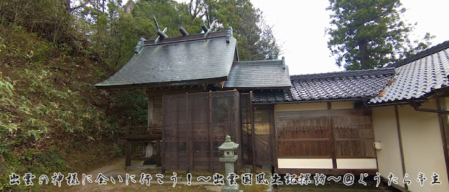 多根神社　本殿　左側