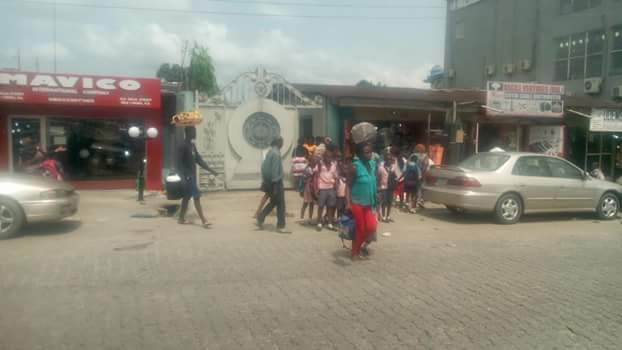 Photos: Commotion in Port Harcourt as students, pupils flee, parents withdraw children after rumours spread that soldiers are injecting monkey pox virus