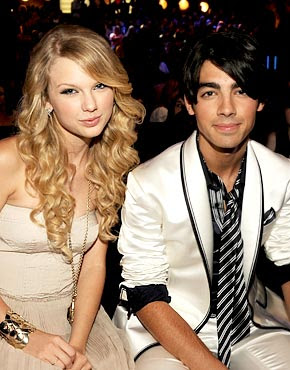 taylor swift y joe jonas looks