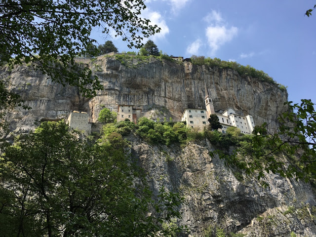 Santuario Madonna della Corona - církevní komplex