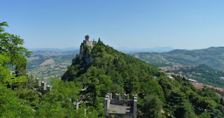 Rocca Cesta desde la Fortaleza de Guaita.