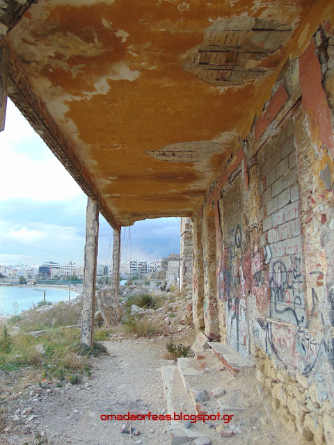 έπαυλη Μαυρομιχάλη, Καστέλλα, Βοτσαλάκια