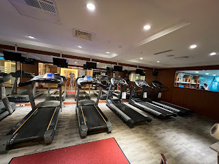 台中商旅飯店,親子飯店推薦以及實住經驗，位於市中心的長榮桂冠酒店算是老牌星級飯店,裡面硬體維護的不錯,也有新設立的親子遊戲室和星光游泳池,距離台中中央公園和台中科博館都很近.