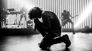 Lirik Lagu BMTH - Happy Song