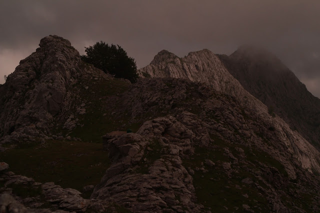 Desde el collado de Santa Bárbara, vista del cresterio del Alluitz