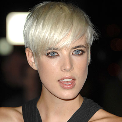 Anyhow supermodel Agyness Deyn has revealed recently that she's a full six 