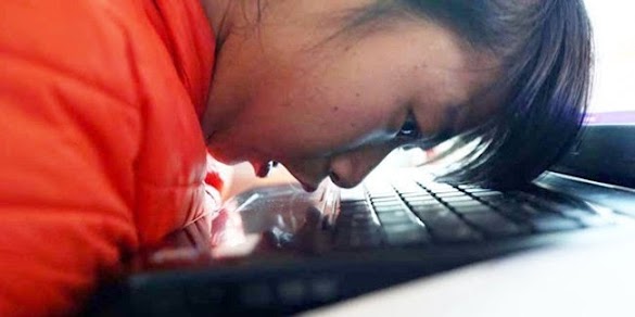 Kegigihan Gadis Lumpuh Berjualan Apel Secara Online