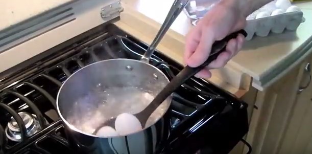 How to Boil Eggs to Not Break