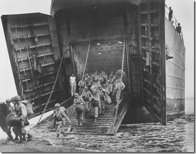 USS_LST-66_disembarks_troops_during_invasion_of_Cape_Gloucester