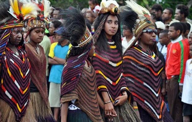  Pakaian  Adat  Papua  Barat Nama Gambar  dan Penjelasannya 
