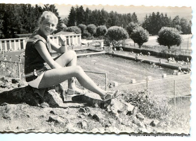 photo de famille noir et blanc, piscine d'Aurillac, Cantal 1958