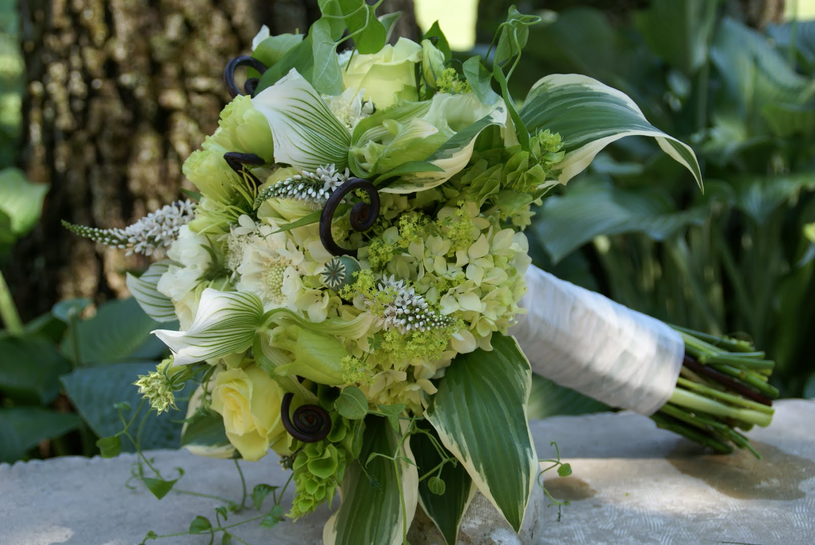 and green bridal bouquet