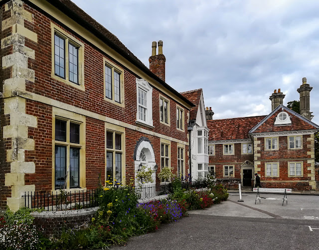 Photo of attractive buildings in Salisbury Cathedral Close