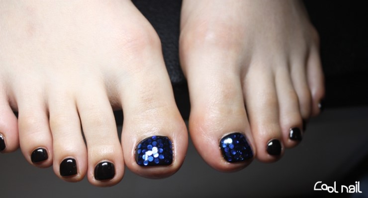  blue spangles, gel polish, gel nail art, black nail art, Cool Nail