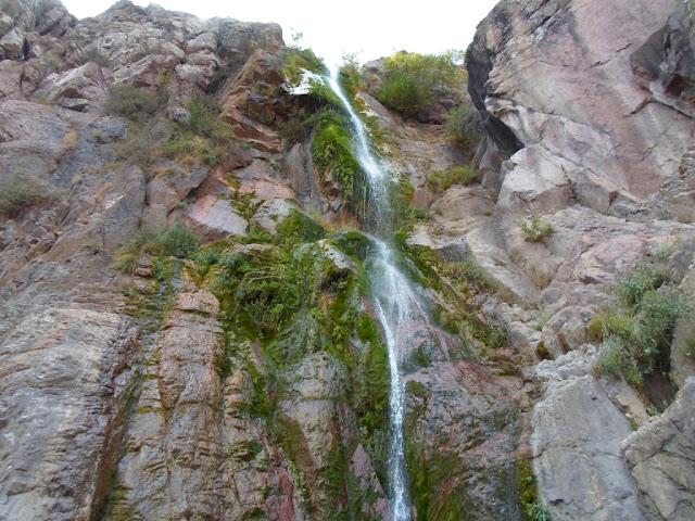 Поход к водопаду Орлиные гнёзда (Эхо) в Гусгарфе, ущелье Варзоб, горы Таджикистана